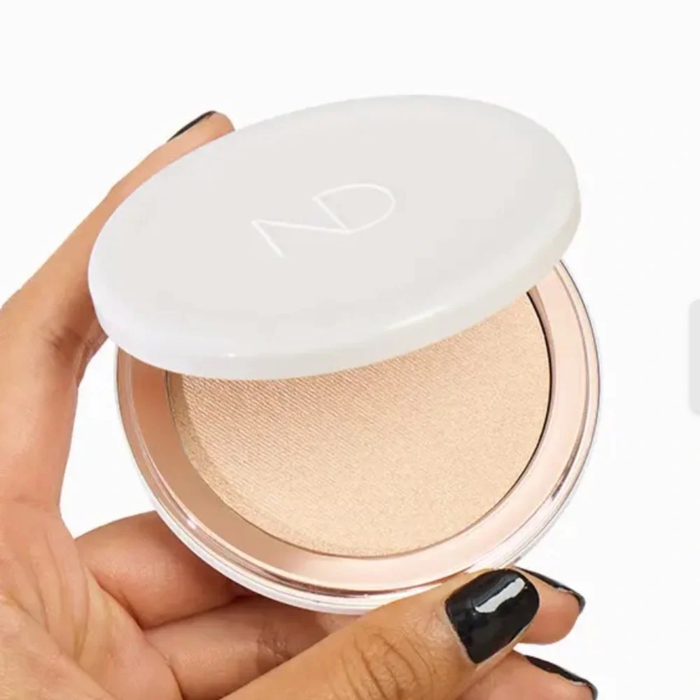 Hy-Gen Skincare Infused Glow Beautifier
01 Light - Picture 1 of 3